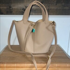 Elegant Tan Leather Handbag